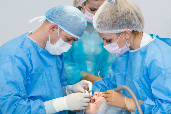 Pacientes oncológicos deven ir ao dentista antes de iniciar tratamento
